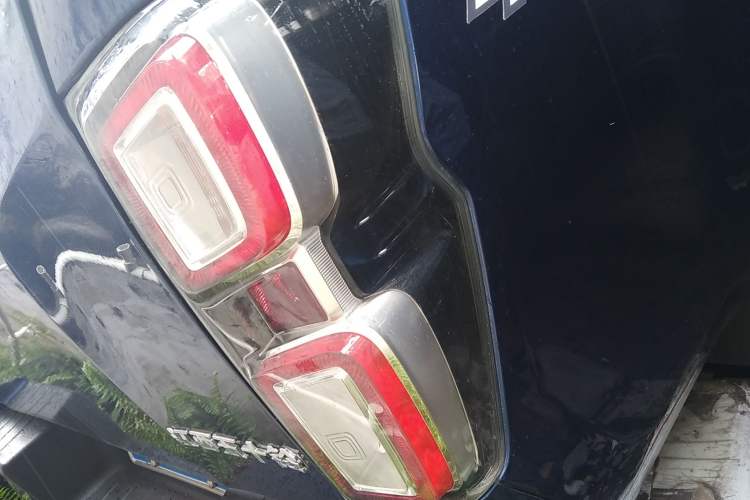 Used Isuzu D-MAX 2023 2.5T Automatic 4x4 Diesel Flagship Long Wheelbase Model
