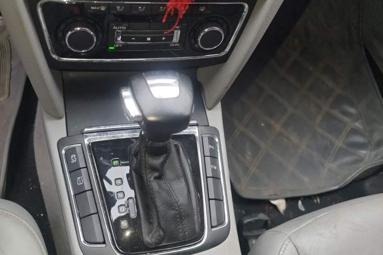 Used Skoda Superb 2012 1.8TSI Automatic Prestige Edition Gear Lever