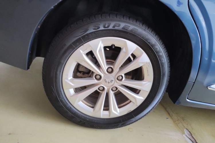 Used Wuling Jiachen 2022 1.5T CVT Smart Luxury Version Right Rear Wheel Hub