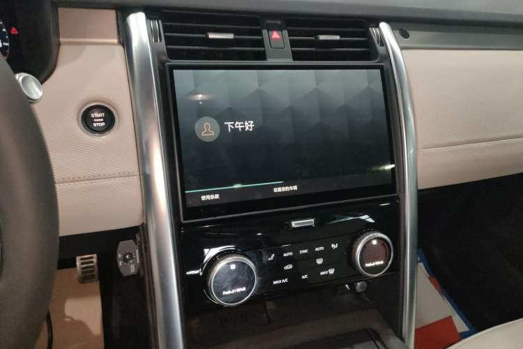 Used Land Rover Discovery 2021 360 PS R-Dynamic SE Audio And AC Panel