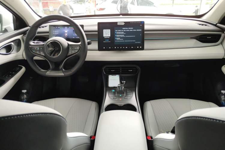 Used BYD Seal 05 DM-i 2025 DM-i Intelligent Drive 120KM Flagship Model Center Console