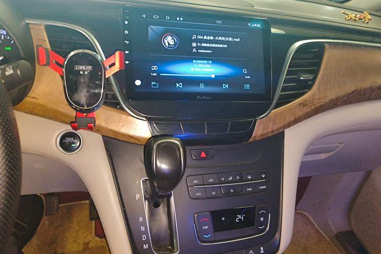 Used Buick GL8 2017 ES 28T Comfort Model China V Standard Audio And AC Panel