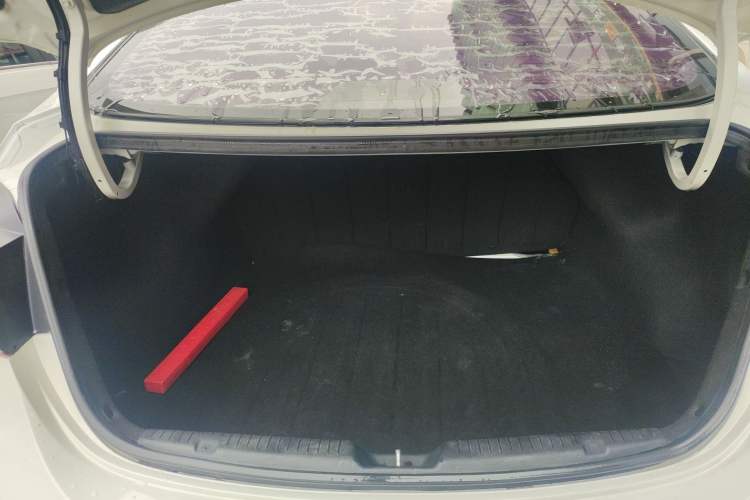 Used Hyundai Elantra (5th Generation / Langdong) 2015 1.6L Automatic Fashion Model Trunk