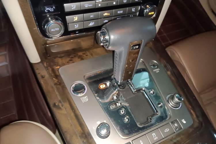 Used Volkswagen Phaeton 2012 3.6L Deluxe Custom Edition