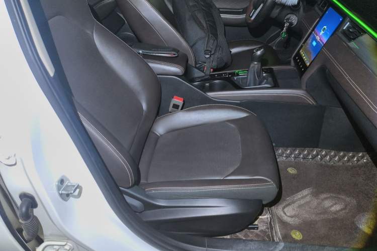 Used JAC Group J7 2020 1.5T Manual Elite Edition Right Front Seat