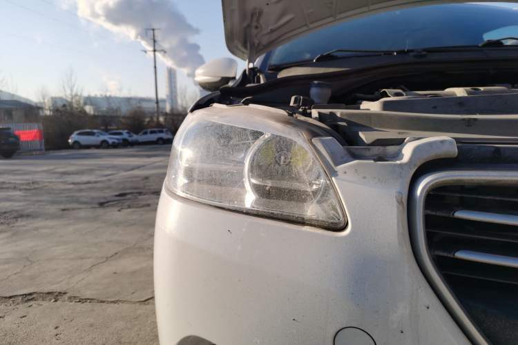 Used Peugeot 301 2014 1.6L Manual Comfort Edition Right Front Headlight