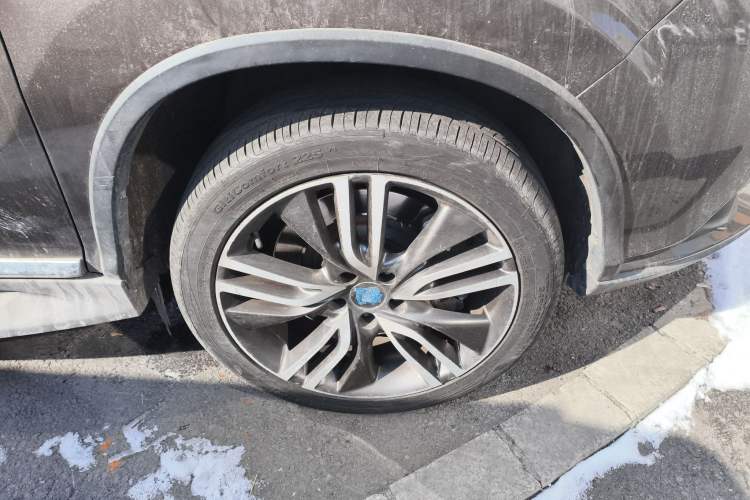 Used BYD Tang New Energy 2017 2.0T All-Wheel Drive Luxury Model Right Front Wheel Hub