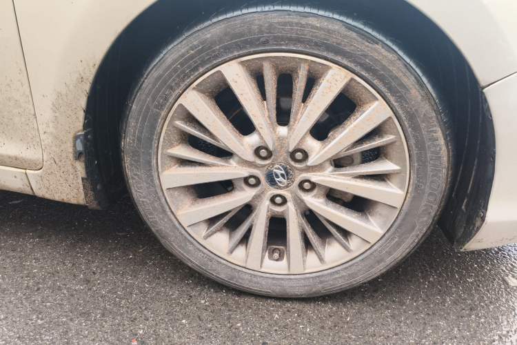 Used Hyundai Mistra 2017 1.8L Automatic Deluxe DLX Model China V Emission Standard Right Front Wheel Hub