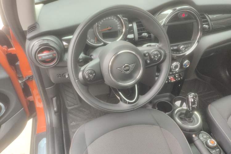 Used MINI 2019 1.5T ONE
