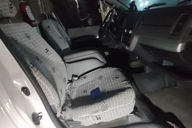 Used Foton Scenic G7 2024 Commercial Version CNG 2.4L Manual Long-Wheelbase High-Roof Van with 2 Seats
