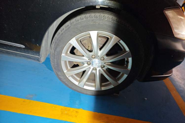 Used Mercedes-Benz S-Class 2012 S 300 L Business-Class Grand Edition Right Front Wheel Hub