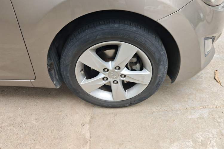 Used Hyundai Elantra (5th Generation / Langdong) 2012 1.6L Automatic Fashion Edition Right Front Wheel Hub