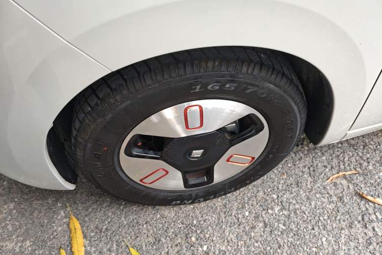 Used Wuling Hongguang MINIEV 2025 Four-Door Version Advanced Edition Left Front Wheel Hub