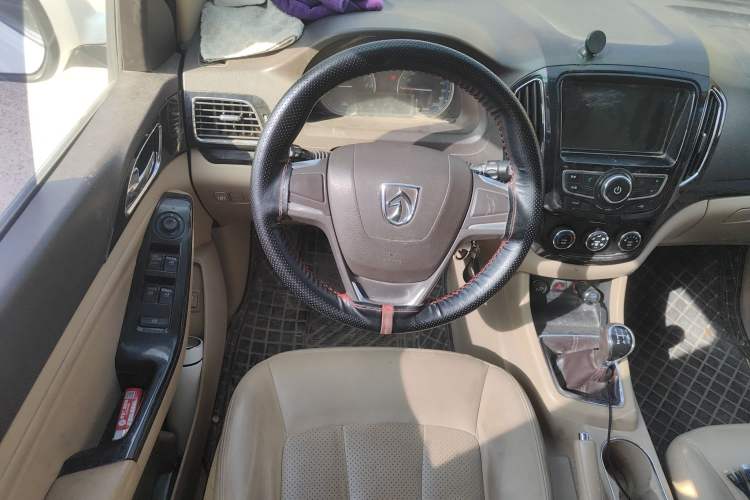 Used Baojun 730 2014 1.5L manual Comfort version 7 seats
