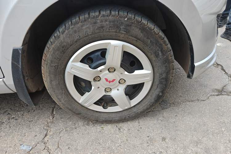 Used Wuling Hongguang 2021 1.5L S Base Version LAR Right Front Wheel Hub