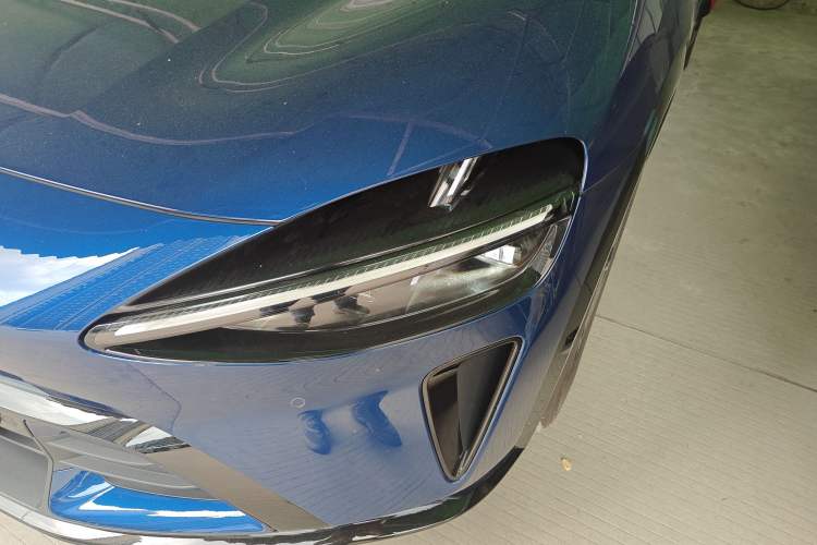 Used Xiaomi Auto YU7 2025 Ultra-Long Range Rear-Wheel Drive Version Left Front Headlight