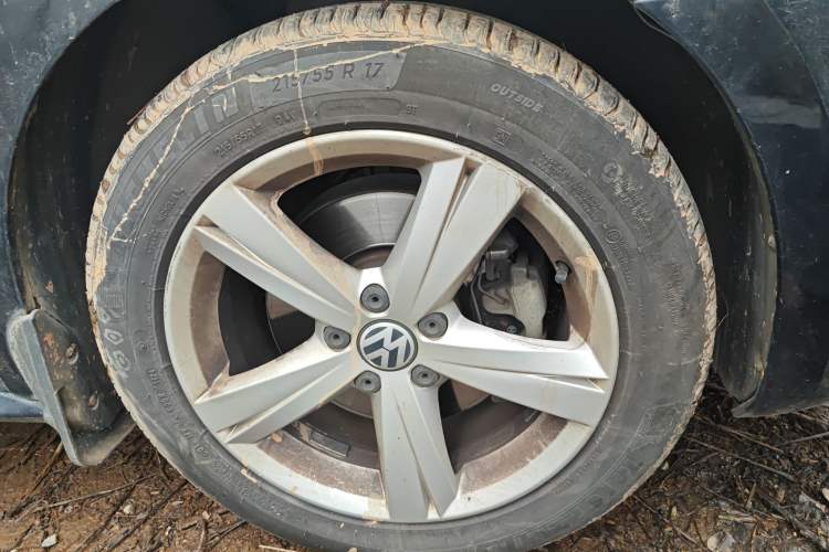 Used Volkswagen Passat 2013 2.0 TSI DSG Prestige Edition Right Front Wheel Hub