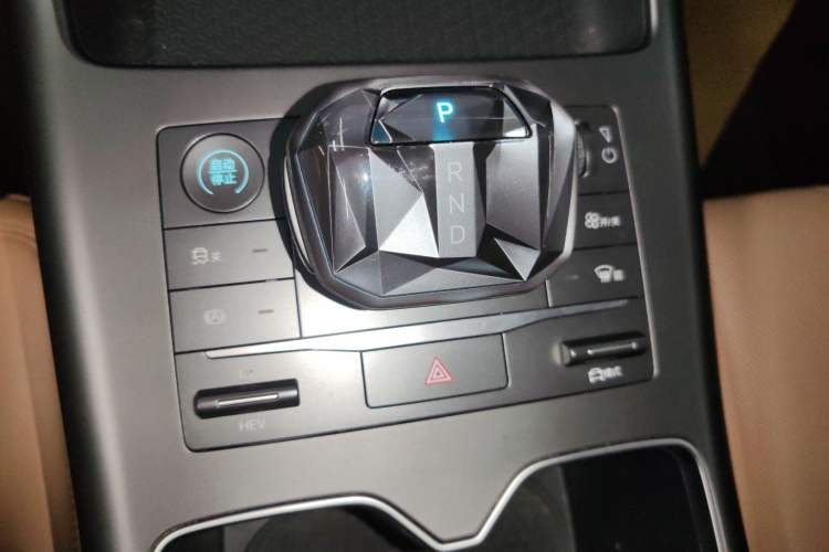 Used BYD Song Pro New Energy 2025 Second-Generation DM-i 75KM Leading Edition Gear Lever