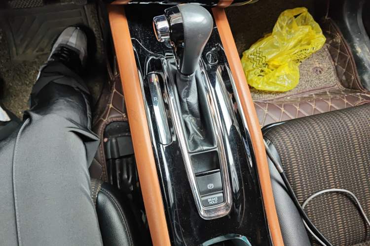 Used Honda Vezel 2017 1.8L CVT Two-Wheel Drive Luxury Model
