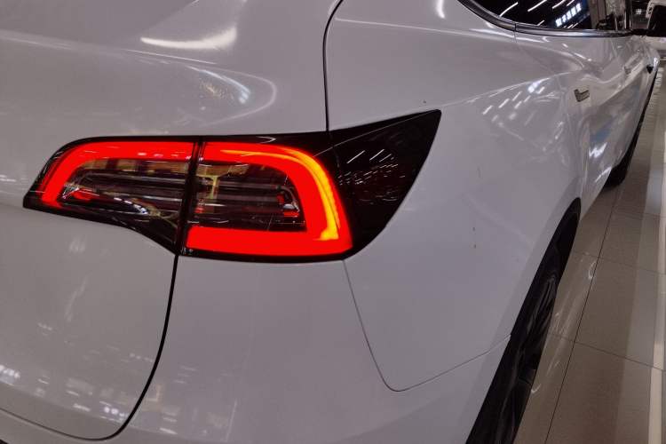 Used Tesla Model Y 2023 Rear-Wheel-Drive Version Right Rear Taillight