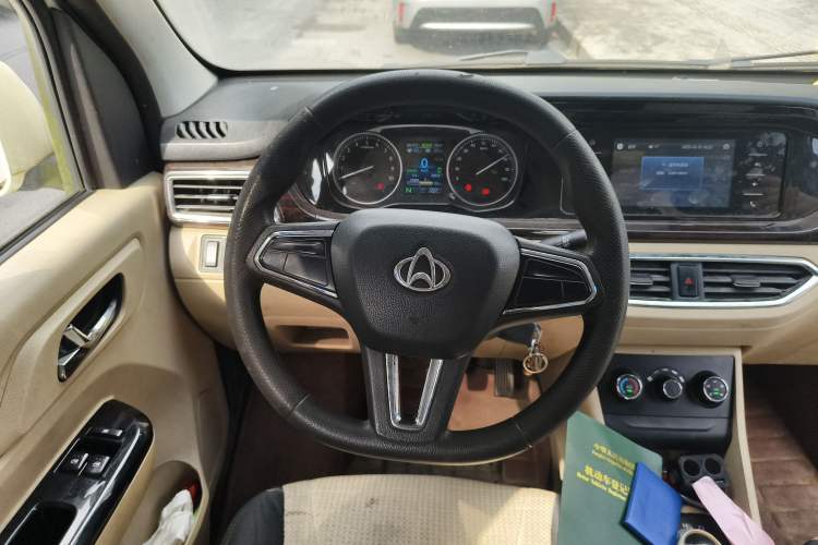 Used CHANGAN KUAYUE Xing V5 EV 2021 Luxury 6-Seater Passenger Bus with Lingdian System
