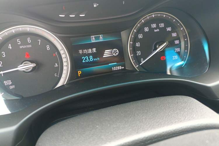 Used Buick GL6 2019 18T 6-Seater Connected Luxury Version China VI Standard Odometer Close Up