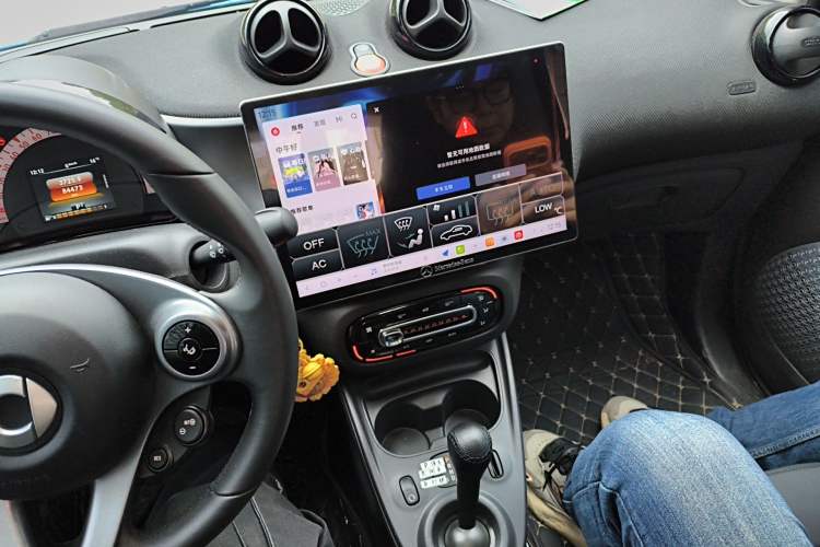 Used smart fortwo 2019 0.9T 66kW Hardtop Wind Power Edition China VI Audio And AC Panel