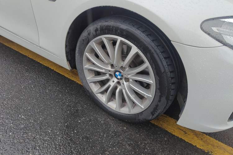 Used BMW 5 Series 2017 525Li Luxury Design Package Right Front Wheel Hub