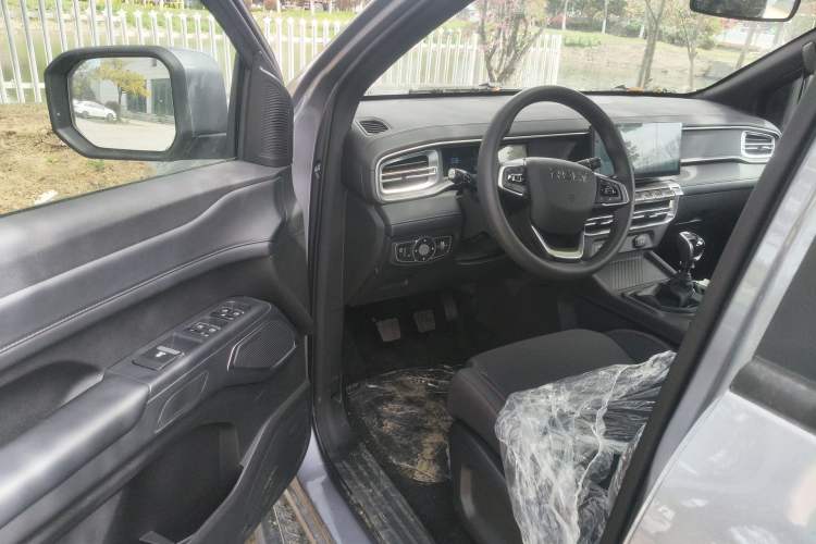 Used RELY Venucia R08 2025 Model 2.3T 6MT 2WD Diesel Long Box Exclusive Edition Driver Seat