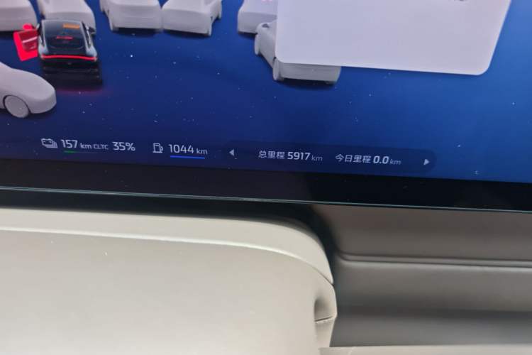 Used IM LS6 2026 Model Range-Extending 66 Max+ Odometer Close Up