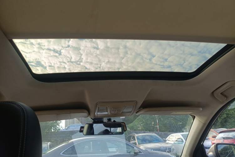 Used Dongfeng Fengon 580 2017 1.5T CVT Smart Connectivity Model
