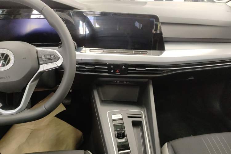 Used Volkswagen Golf 2024 280TSI DSG Pro 50th Anniversary Edition Audio And AC Panel