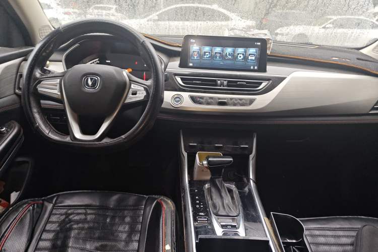 Used CHANGAN CS75 2018 280T Automatic Smart Edition China V Standard Center Console