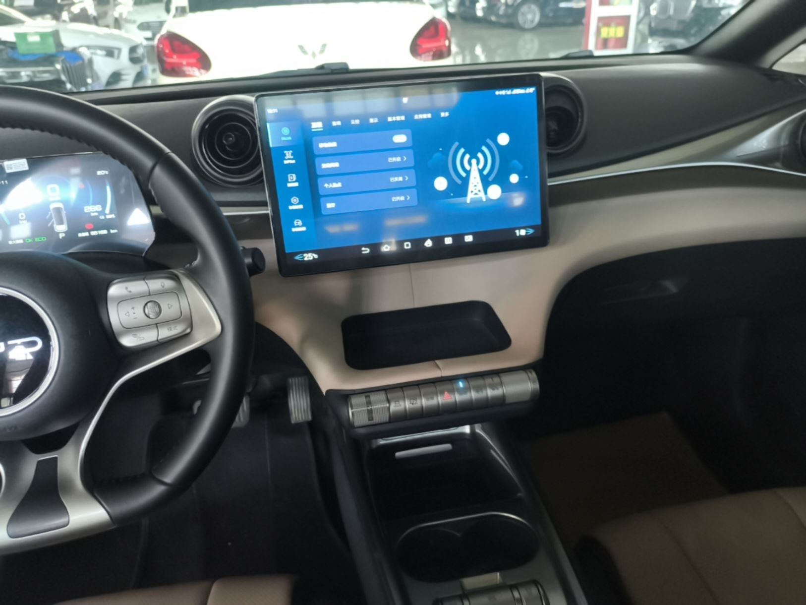 BYD Dolphin 2023 420 km Fashion Edition — снимка 15