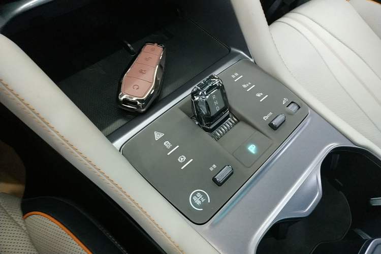 Used BYD Song PLUS New Energy 2024 Honor Edition EV 520km Flagship Model
