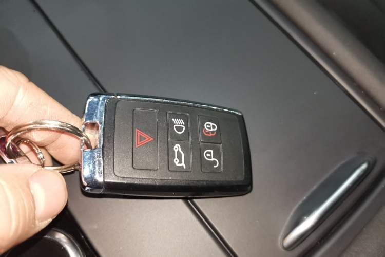 Used Land Rover Discovery 2021 360 PS R-Dynamic SE
