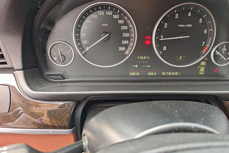 Used BMW 5 Series 2014 525Li Leading Model
