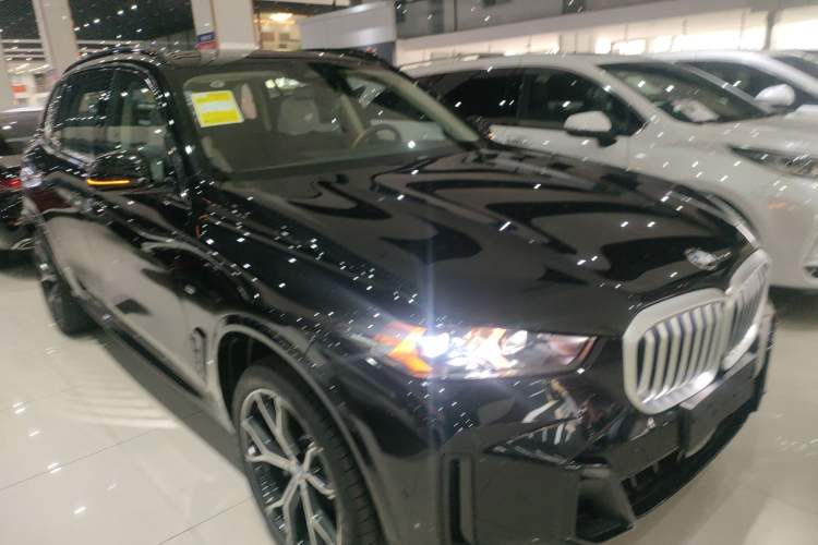 Used BMW X5 2025 Model, xDrive 30Li Prestige M Sport Night Package
