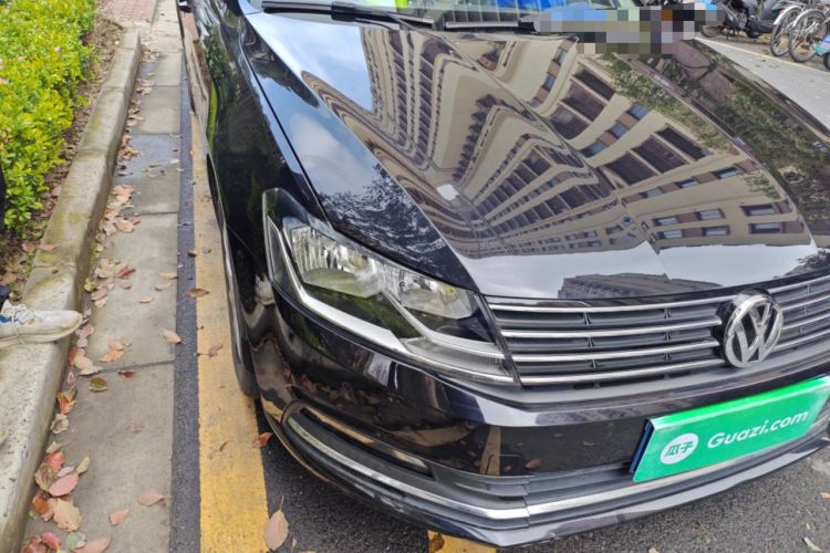 Used Volkswagen Lavida 2017 1.6L Manual Comfort Edition Right Front Headlight