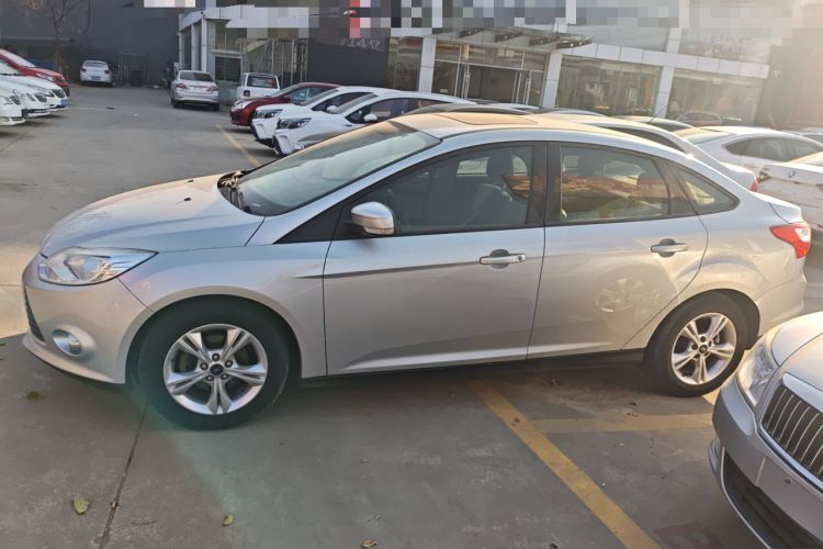 Used Ford Focus 2012 Sedan 1.6L Automatic Fashion Edition
