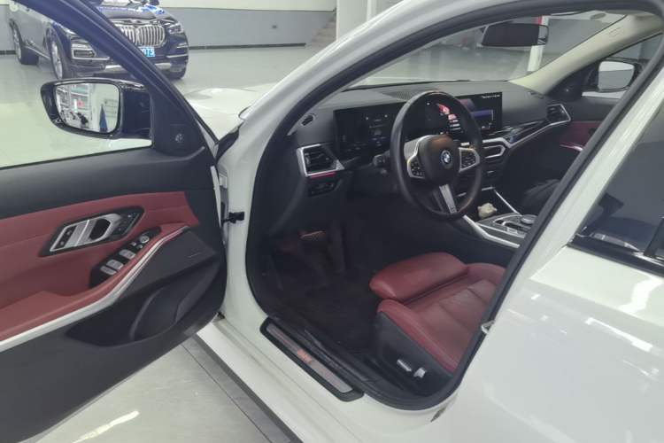 Used BMW i3 2023 eDrive 40 L Midnight Edition
