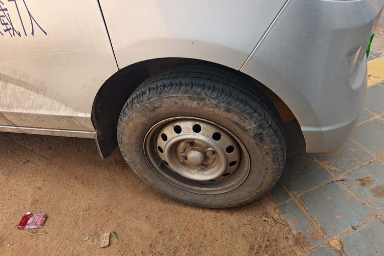 Used Wuling Rongguang S 2023 1.5L Base Version 5/7 Seats Right Front Wheel Hub