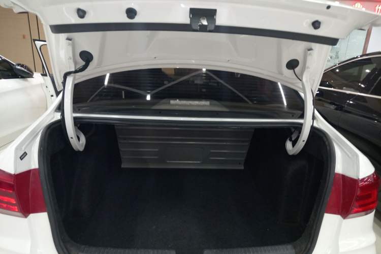 Used Volkswagen Santana 2019 1.5L Automatic Fashion Edition China VI Trunk