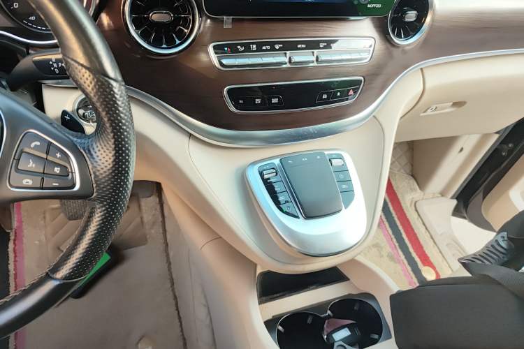 Used Mercedes-Benz V-Class 2021 V 260 Avantgarde Edition
