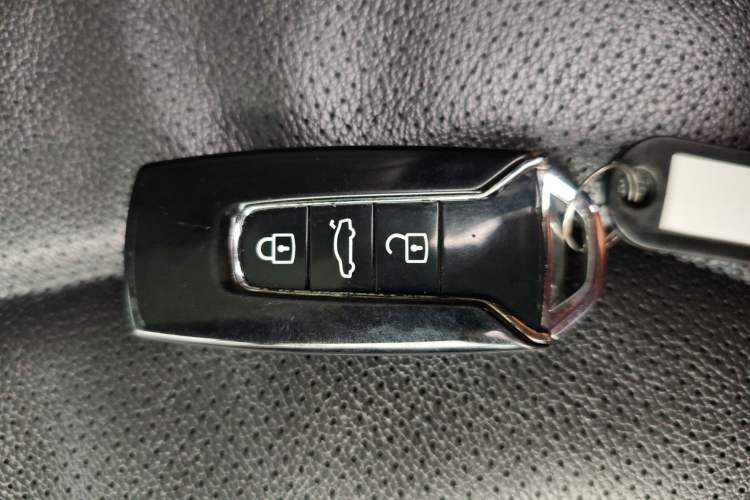 Used Volkswagen Touareg 2020 3.0 TSI Luxury Edition China VI Vehicle Key