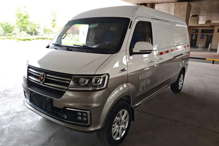 Used Jinbei New Hiace S 2023 1.5L Wealth Edition Van 2/5-Seater Non-Air-Conditioned Version SWC15M