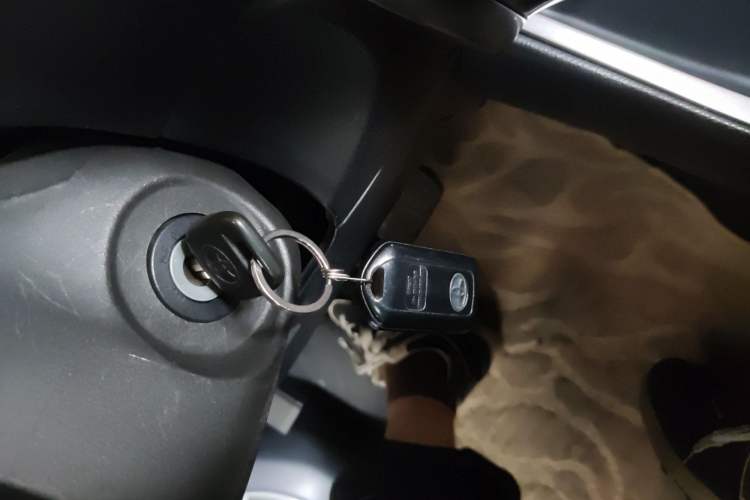 Used Toyota YARiS L Zhi Xuan 2015 1.5E Automatic Charm Edition Vehicle Key