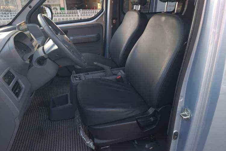 Used Wuling Yangguang 2025 Model 400km Bus Edition—Comfort Edition
