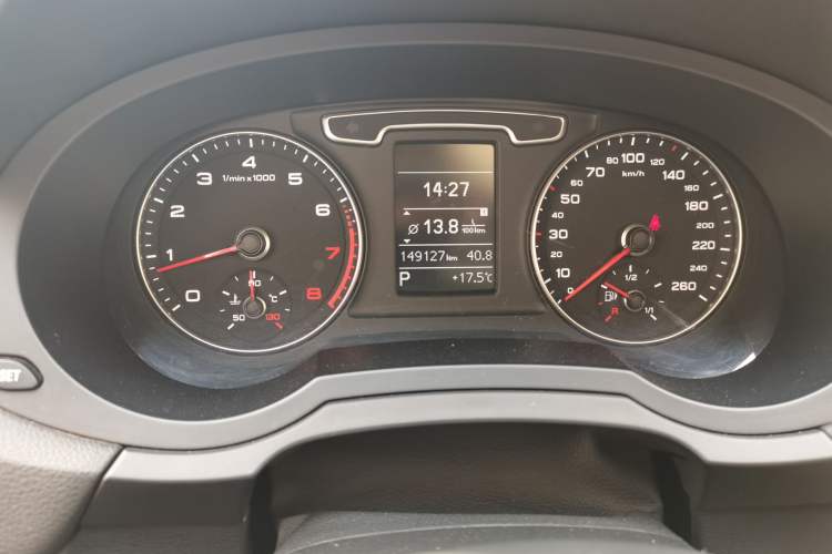 Used Audi Q3 2015 35 TFSI Ambition Edition Odometer Close Up