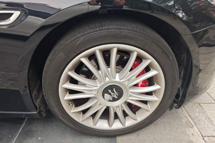 Used Maserati President 2013 3.0T Standard Model Right Front Wheel Hub